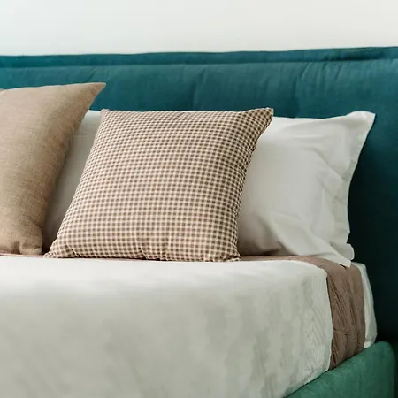 Flat 13 アパート *