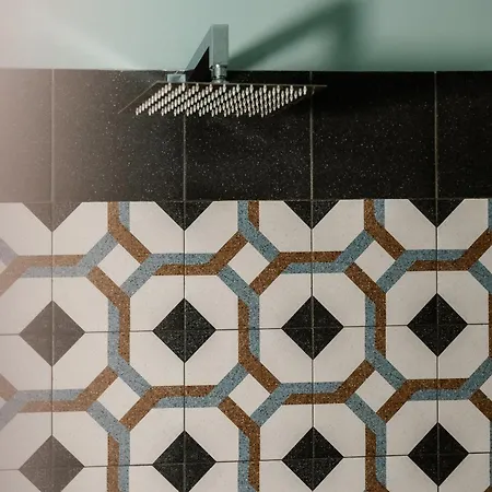 Flat 13 * סורנטו